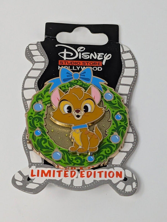Oliver And Company Holiday Wreath Candy Cane Disney DSSH LE Pin