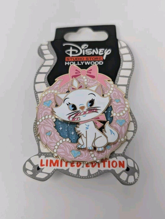 Marie The Aristocats Cats Holiday Wreath Candy Cane Disney DSSH LE Pin