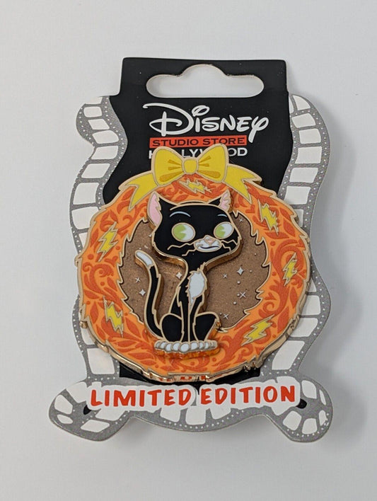 Mittens Bolt Cats Holiday Wreath Candy Cane Disney DSSH LE Pin
