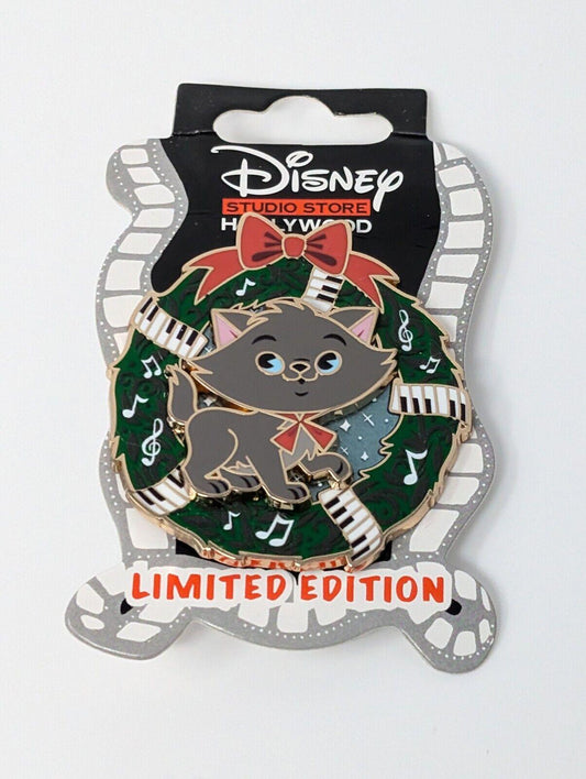 Berlioz The Aristocats Cats Holiday Wreath Candy Cane Disney DSSH LE Pin